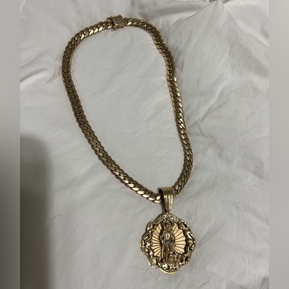 3000 firm on price. 19 inches 10k Gold Chain